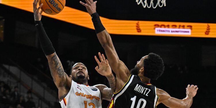ISTANBUL, TURKIYE - OCTOBER 21: Galatasaray MCT Technic's James Palmer (12) in action against Davion Mintz (10) of Wurzburg Baskets during the Basketball FIBA Champions League Group E match between Galatasaray MCT Technic and Wurzburg Baskets in Istanbul, Turkiye, on October 21, 2025. (Photo by Muhammed Enes Yldrm/Anadolu via Getty Images)