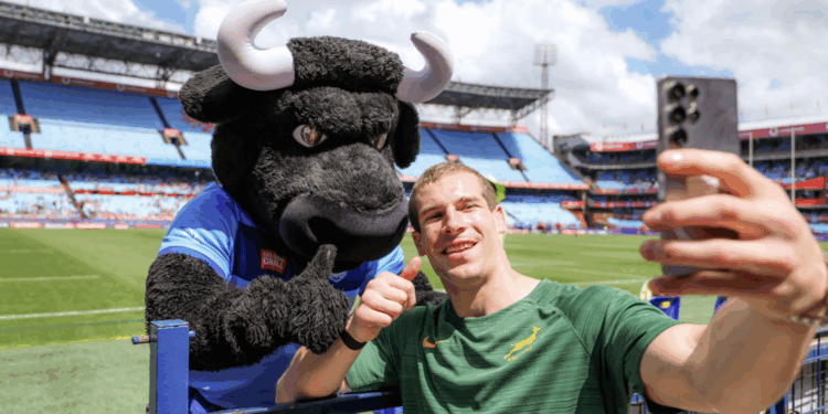 Cameron Hanekom snaps the world’s first mobile-powered stadium crowd cam selfie