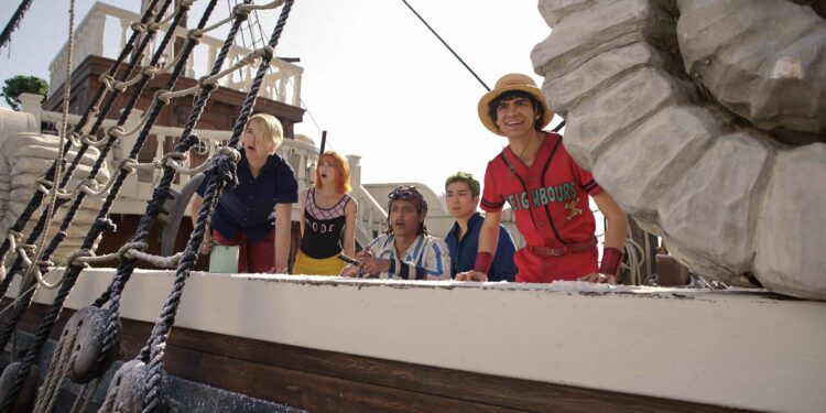 One Piece. (L to R) Taz Skylar as Sanji, Emily Rudd as Nami, Jacob Romero as Usopp, Mackenyu as Roronoa Zoro, Iñaki Godoy as Monkey D. Luffy in season 2 of One Piece. Cr. Courtesy Of Netflix © 2025